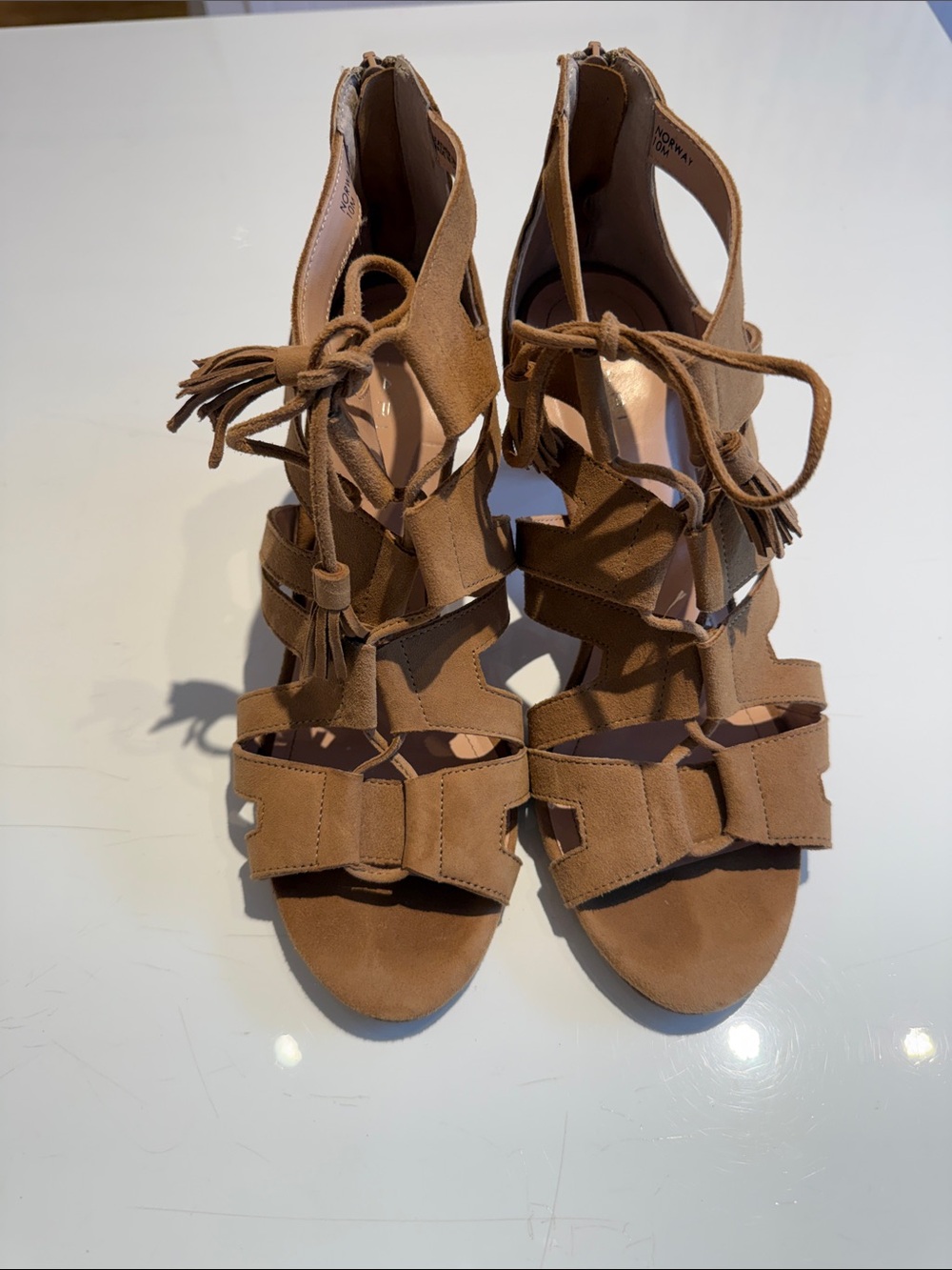 Tahari Norway Lace Up cage Gladiator Sandal Beige Heels size 10 EUC